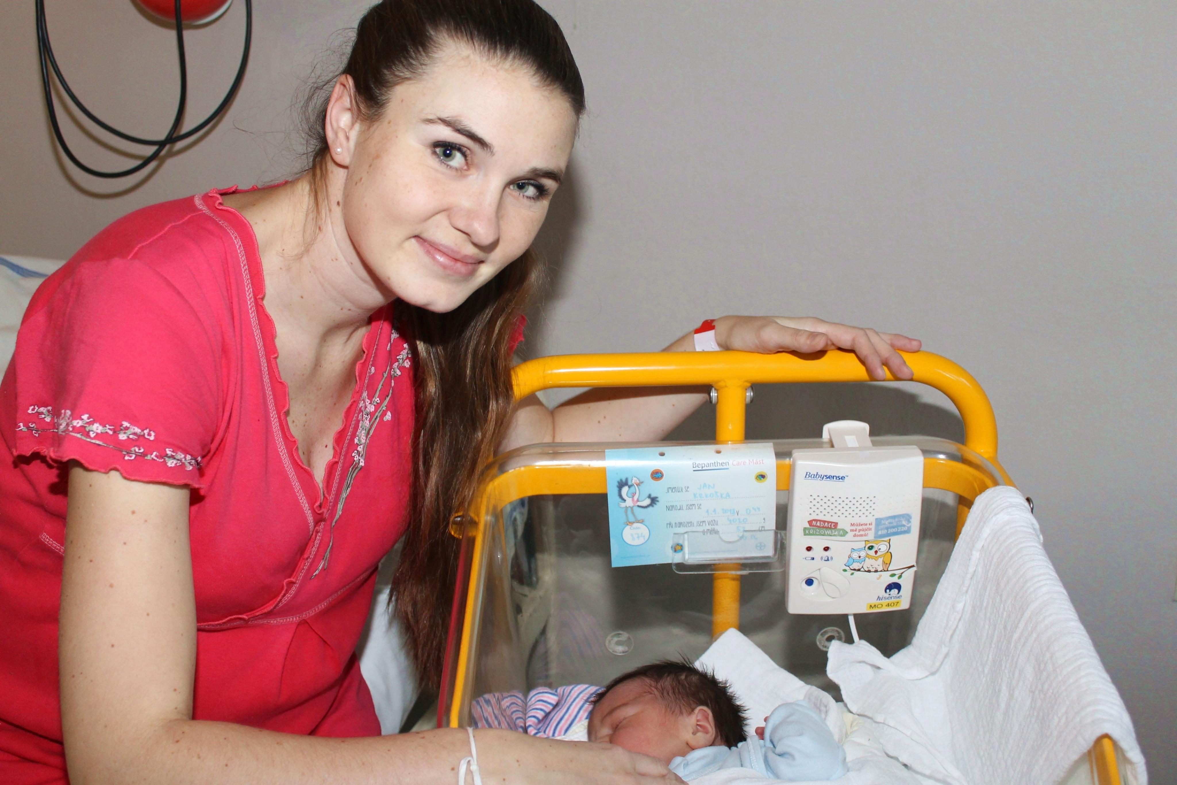 Martina Krkošková s Janem Krkoškou, prvním dítětem roku 2018