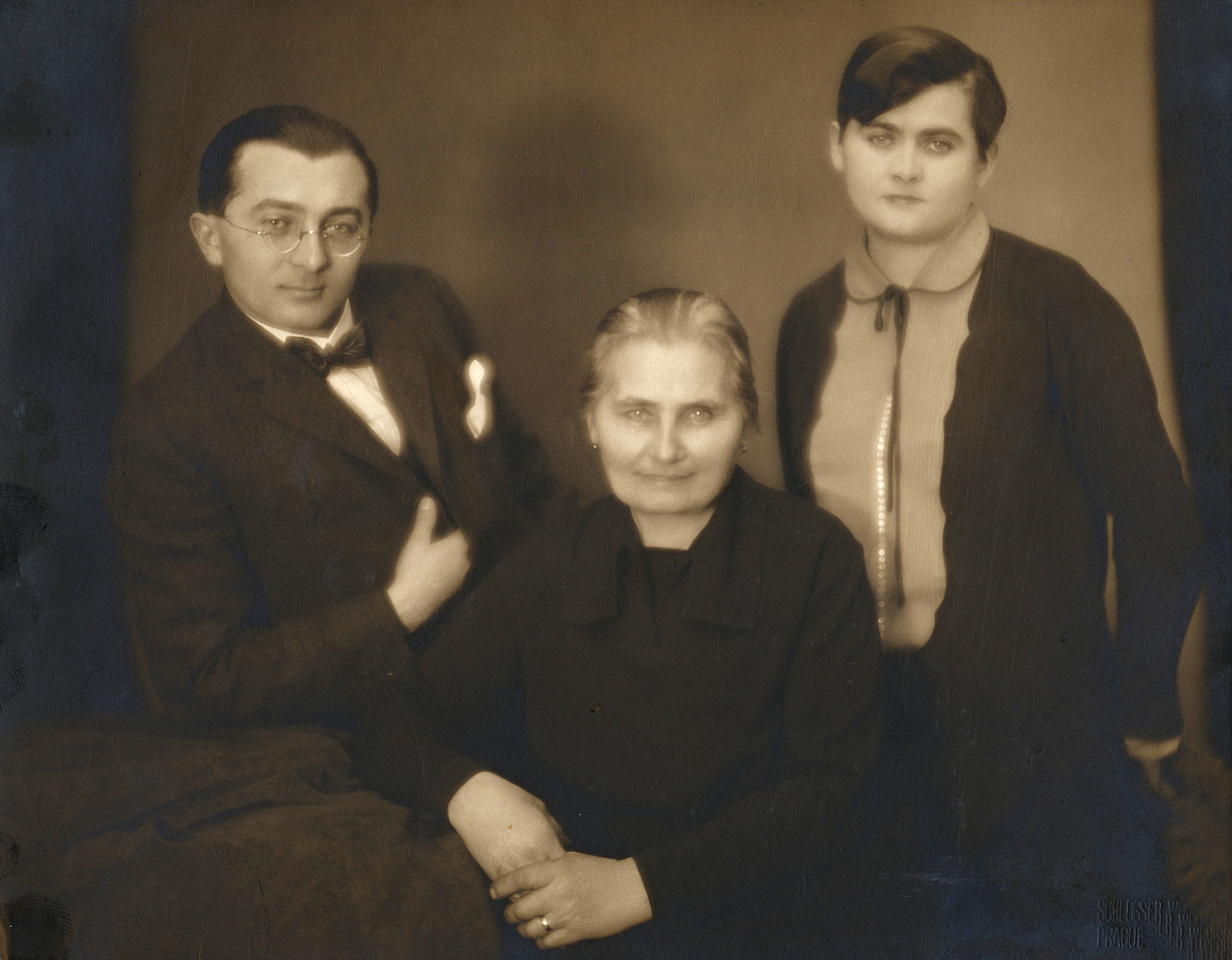 Bohuslav Kilian se sestrou Marií (maminkou Bohumila Hrabala) a matkou Kateřinou
