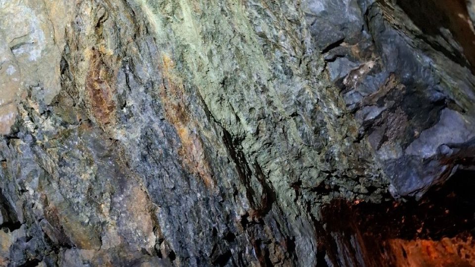 Stopy po želízku a mlátku a 700 let staré saze