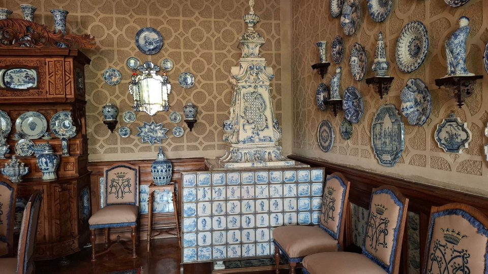 Při prohlídce zámku uvidíte i vzácné sbírky, například delftskou fajáns