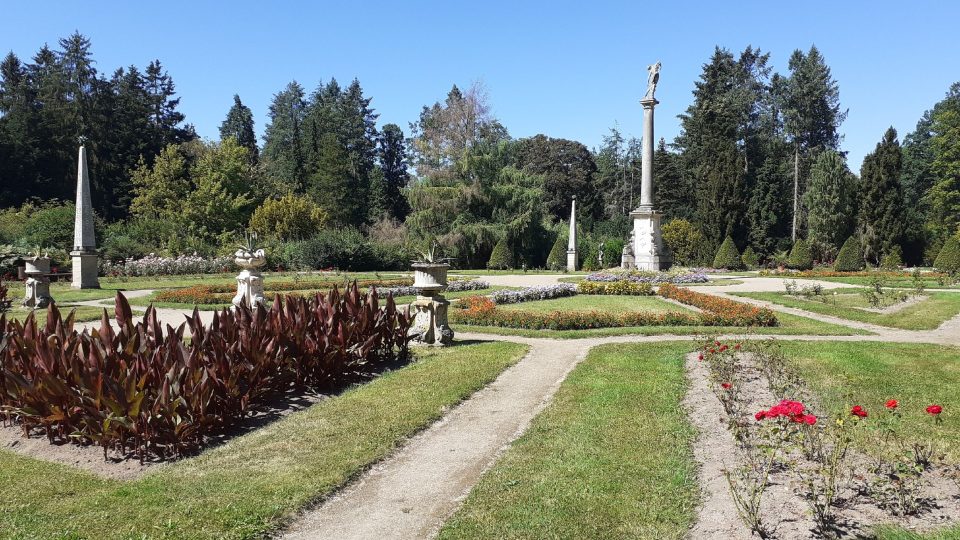 Součástí zámeckého parku je i vyhlášená Růžová zahrada | foto: Šárka Formánková, Český rozhlas Součástí zámeckého parku je i vyhlášená Růžová zahrada