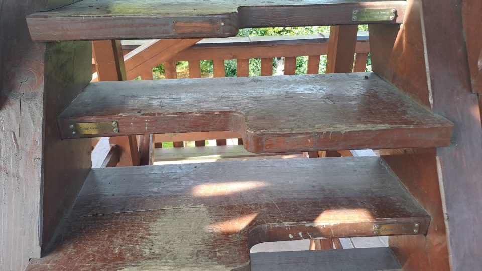 Nahoru na rozhlednu vedou tak zvané mlynářské schody