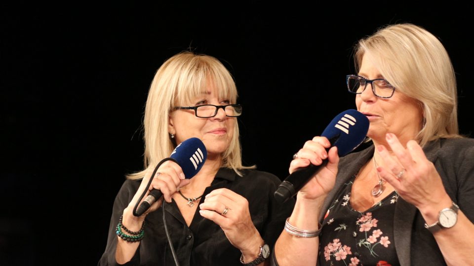 Vysílání Apetýtu z Divadla Bolka Polívky. Vlevo Lenka Filipová Kudelová