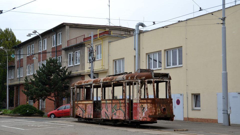 Tramvaj se vyráběla v Královopolské strojírně v letech 1950 až 1954