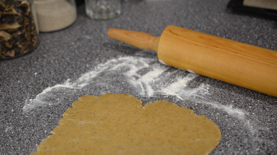 2ěsto vyválíme tak, aby nebylo příliš nízké ani vysoké.JPG