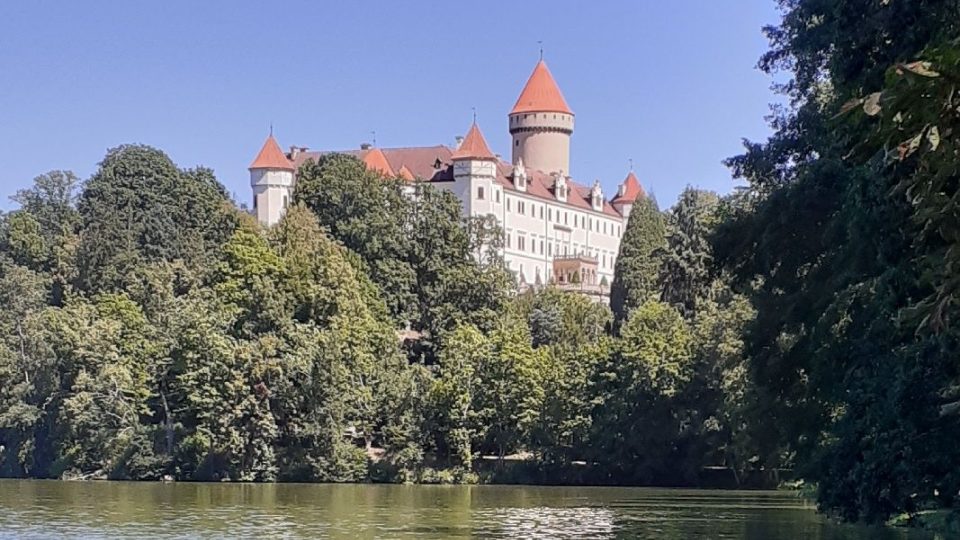 Při pohledu na zámek Konopiště vás nejspíš nenapadne, že vznikl na místě někdejšího hradu určeného především k obraně | foto: Šárka Formánková, Český rozhlas Při pohledu na zámek Konopiště vás nejspíš nenapadne, že vznikl na místě někdejšího hradu určeného především k obraně