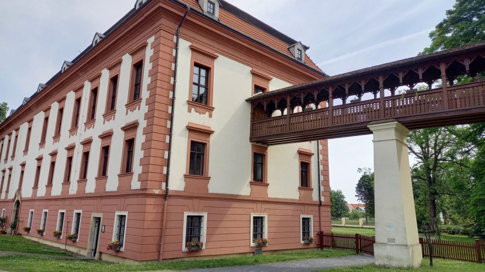 Zámek Kunín byl před pětadvaceti lety doslova ruinou | foto: Petra Štrymplová, Český rozhlas Zámek Kunín byl před pětadvaceti lety doslova ruinou