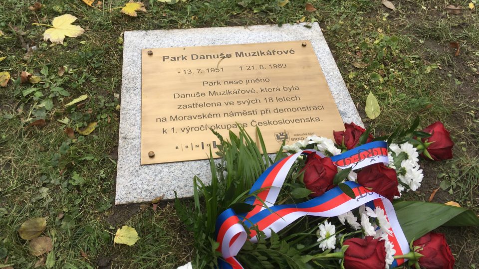 Park u Rooseveltovy ulice byl pojmenován po Danuši Muzikářové, oběti srpna 1969