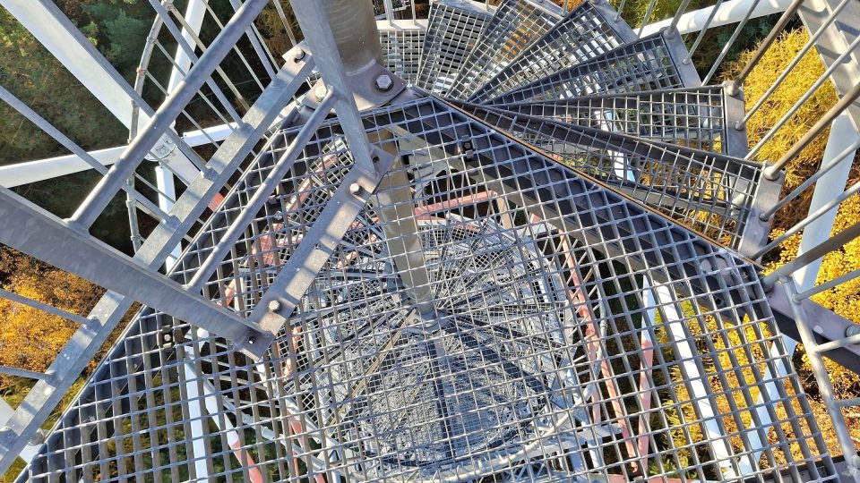 Pohled do nitra rozhledny | foto: Zdeněk Zajíček, Český rozhlas Pohled do nitra rozhledny