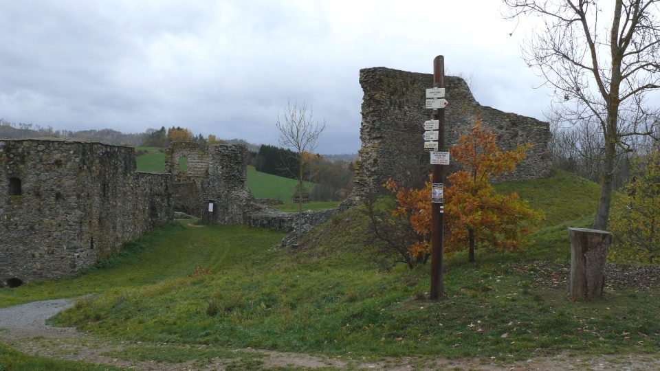 Zřícenina borotínského hradu je volně přístupná po celý rok, včetně několika místností pod úrovní terénu