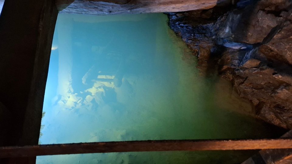 Je tu i několik zatopených původních hloubení. Jde o pozůstatky pokusů, jestli by ve větší hloubce nebylo víc zlata