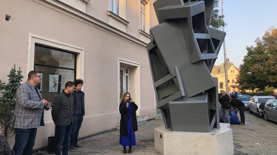 Ve Znojmě odhalili sochu, kterou vyrobil český umělec Maxim Velčovský