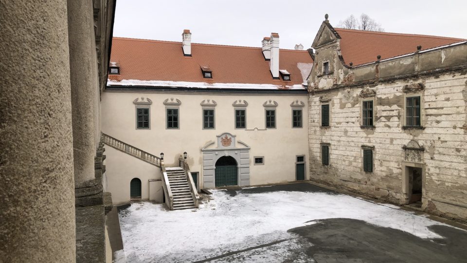 Opravený zámek v Uherčicích na Znojemsku