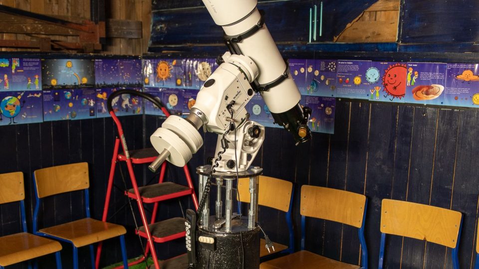 Dalekohled v místní observatoři