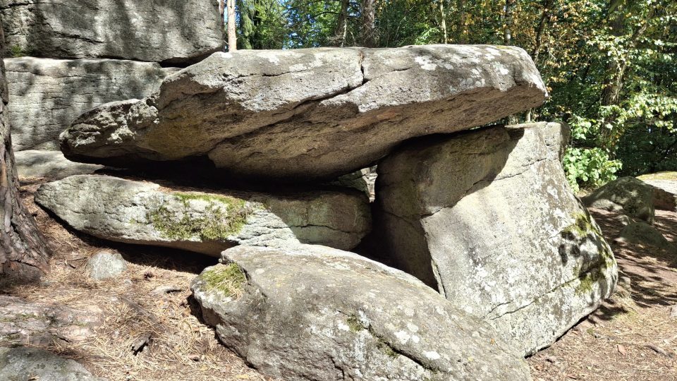 Za současnou podobu Božích kamenů může podle pověsti sám čert | foto: Zdeněk Zajíček, Český rozhlas Za současnou podobu Božích kamenů může podle pověsti sám čert