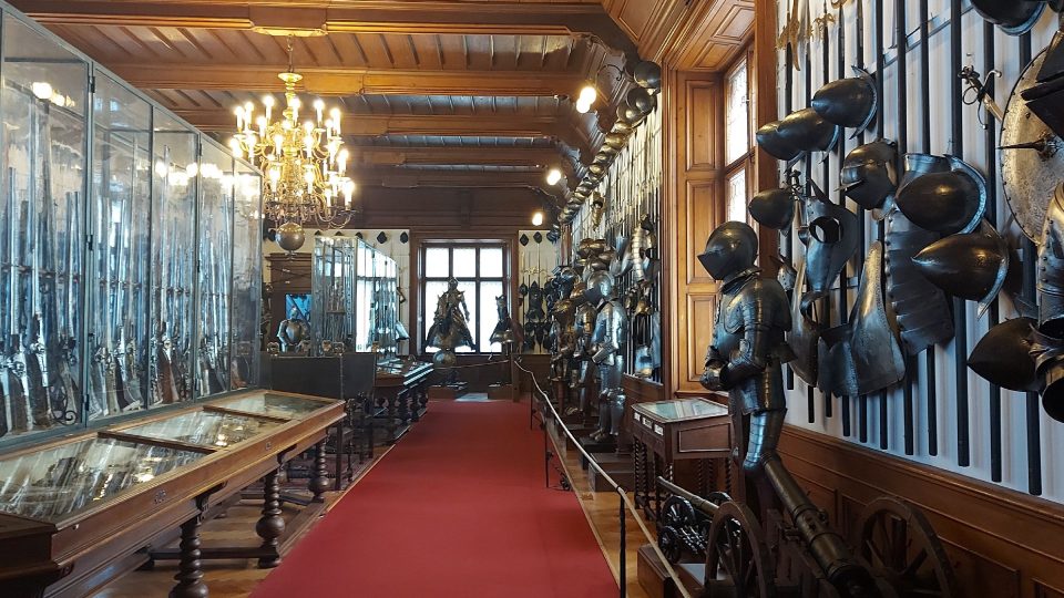 Při návštěvě zámku Konopiště uvidíte i jedinečnou sbírku zbraní v Estenské zbrojnici | foto: Markéta Vejvodová, Český rozhlas Při návštěvě zámku Konopiště uvidíte i jedinečnou sbírku zbraní v Estenské zbrojnici