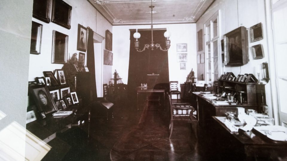 Historický snímek pracovny
