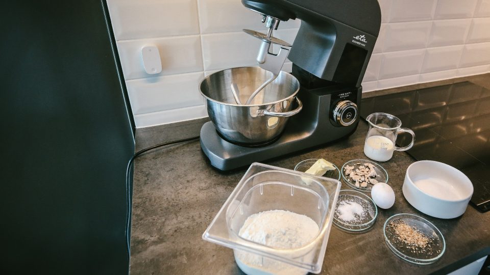 Připravíme si ingredience na těsto