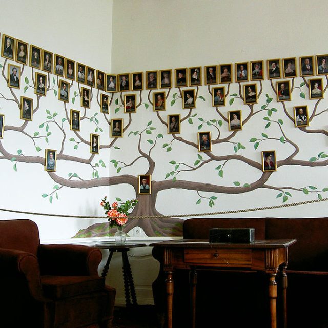 Hrad Český Šternberk. Obrazový rodokmen v pracovně Jiřího Sternberga | foto: Licence Creative Commons Attribution-Share Alike 2.0 Generic,  takato marui