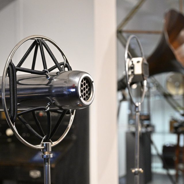 Staré mikrofony na výstavě Sto let je jen začátek v Národním technickém muzeu | foto: Khalil Baalbaki,  Český rozhlas