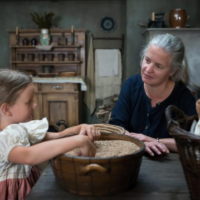 Režisérka Lenka Wimmerová při natáčení minisérie Božena | foto: Česká televize