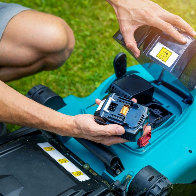 Akumulátorová sekačka | foto: Profimedia