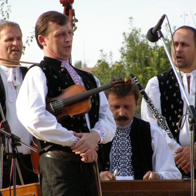 Basista Miroslav Šulko,  primáš Peter Michalovič,  za cimbálem Anton Dinka a klarinetista Peter Horský | foto: Jan Káčer,  Český rozhlas