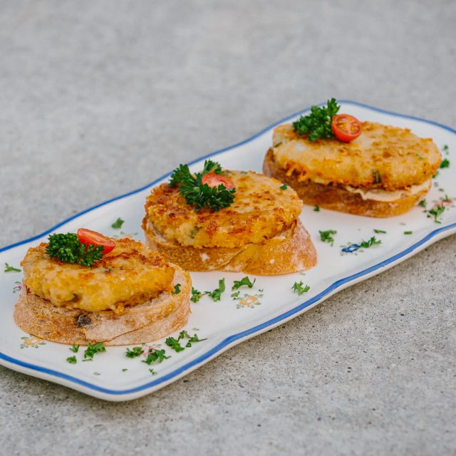 Sýrové karbanátky. Levné a rychlé jídlo,  které je navíc vynikající  (ilustrační foto) | foto: Jana Volková