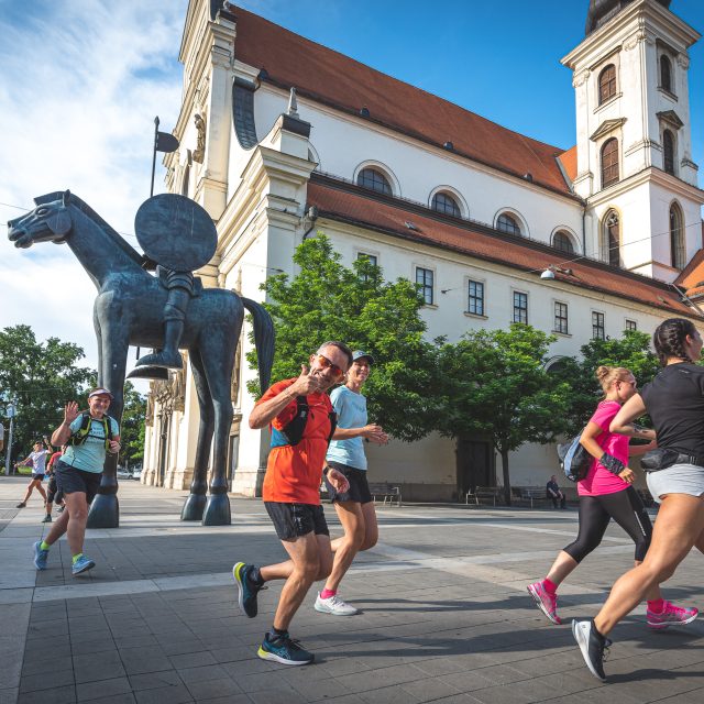 Brněnské infocentrum se letos rozhodlo zrychlit tempo. Na konci července uspořádalo vůbec první běžeckou prohlídku města | foto: Michal Růžička,  TIC Brno