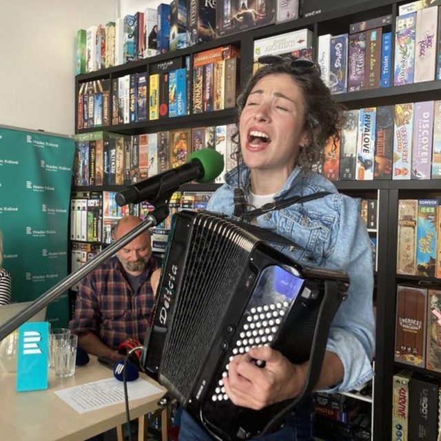 Kaczi hostem Lady Klokočníkové v rozhlasové kavárně | foto: Radka Šubrtová,  Český rozhlas