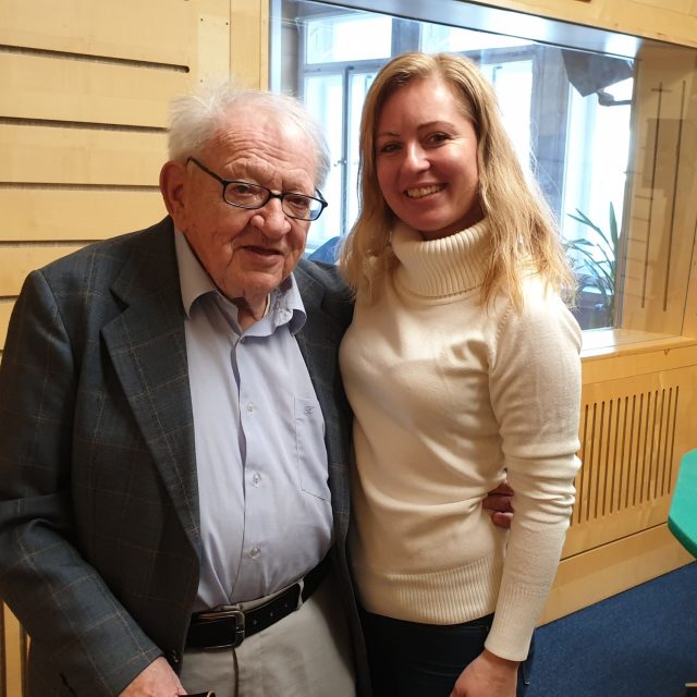 Cestovatel Miloslav Stingl s moderátorkou Lucií Hostačnou | foto: Radek Bortlík