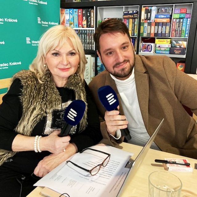 Kouzelník Nikolas Kara hostem Lady Klokočníkové v rozhlasové kavárně | foto: Radka Šubrtová,  Český rozhlas