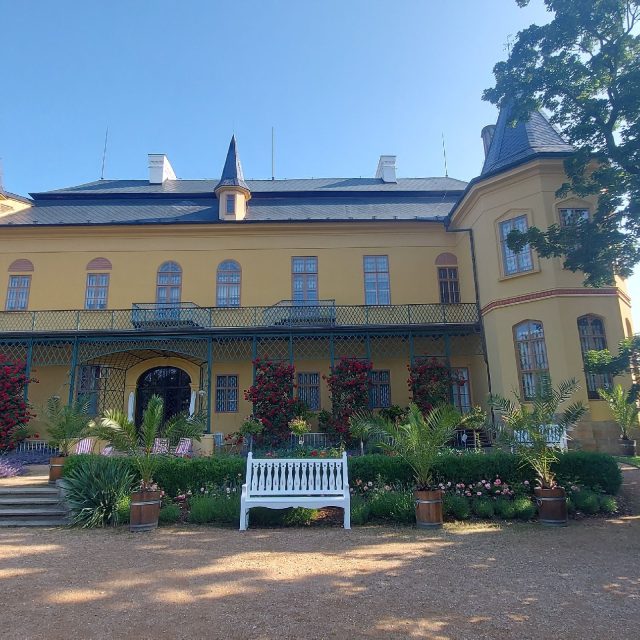 Zámek Slatiňany při pohledu ze zahrady | foto: Tereza Brázdová,  Český rozhlas