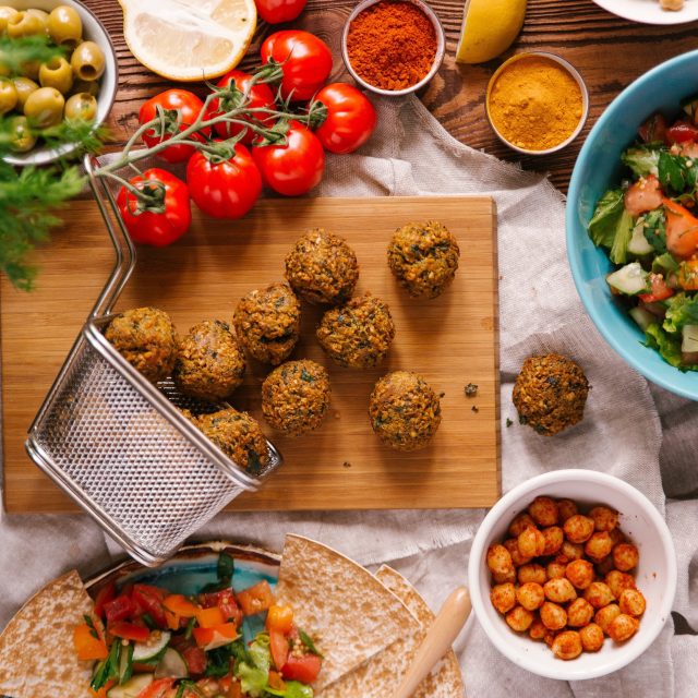 Falafel s ingrediencemi  (ilustrační foto) | foto: Profimedia