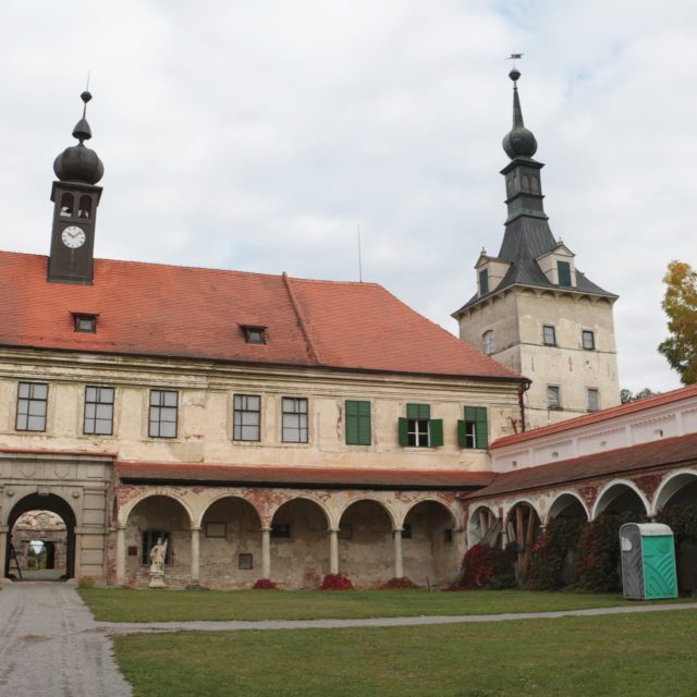 Jedno z nádvoří na zámku v Uherčicích | foto: Ludmila Opltová,  Český rozhlas