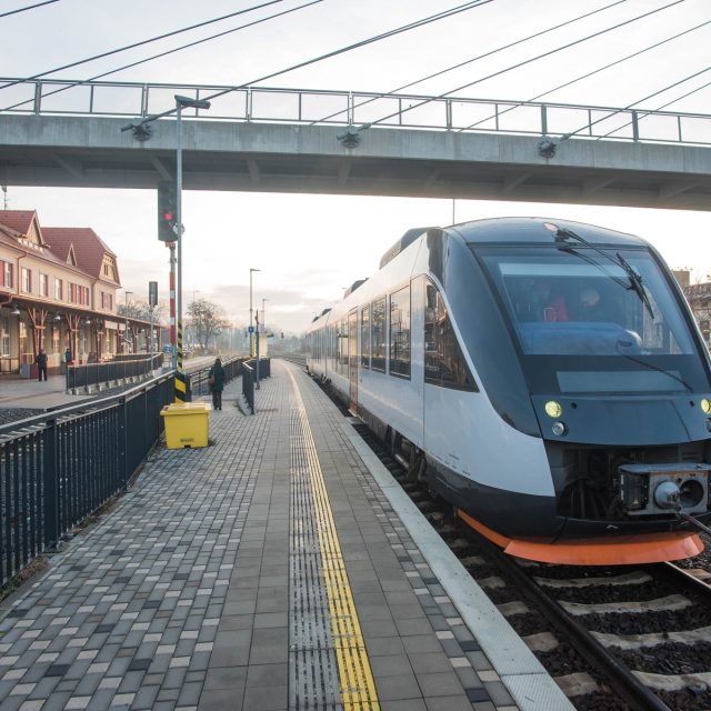 Vlak společnosti Arriva v Uherském Brodě | foto: Zdeněk Němec,  MAFRA/Profimedia