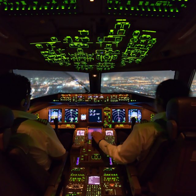 Piloti v kokpitu  (ilustrační foto) | foto: Shutterstock