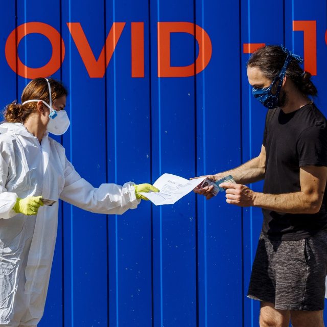 Testovací místo na covid-19 v pražských Žlutých lázních | foto: Petr Topič,  MAFRA / Profimedia