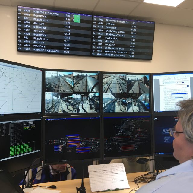Železničáři na hlavním nádraží v Brně testují nové zabezpečovací zařízení | foto: Tomáš Kremr,  Český rozhlas