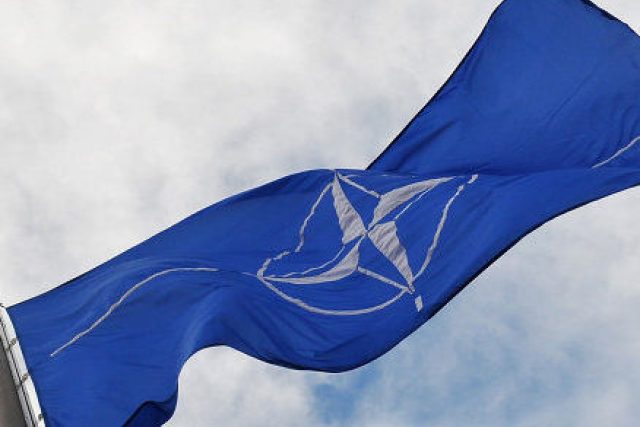 Vlajka severoatlantické aliance | foto: Jan Černý