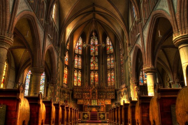 Náboženství,  kostel,  oltář  (ilustrační foto) | foto: Fotobanka Pixabay