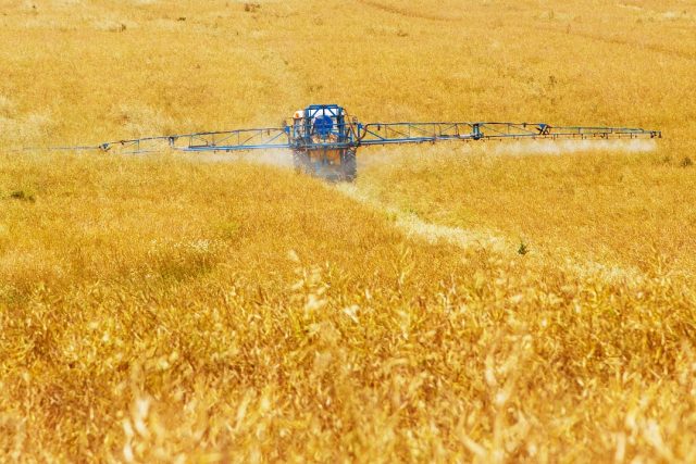 České zemědělství je závislé na hnojivech. Když továrna kvůli pandemii přeruší provoz,  podepíše se to na produkci v Česku | foto: Fotobanka Pixabay