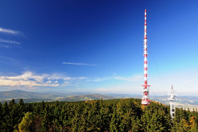 Vysílač na jihočeské Kleti,  z něhož lze naladit i televizní multiplexy ve standardu DVB-T2 | foto: Jiří Čondl