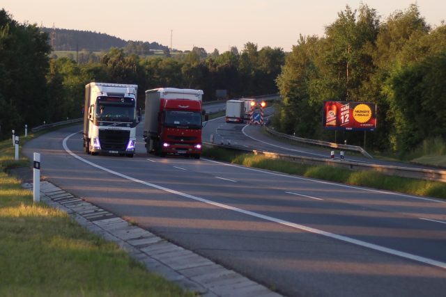 Předjíždění kamionů,  dálnice D1  (ilustrační snímek) | foto: Milan Kopecký,  Český rozhlas,  Český rozhlas