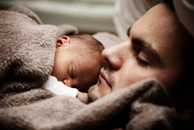 Nastoupit na otcovskou dovolenou je třeba do šesti týdnů od narození nebo osvojení dítěte. | foto:  pixabay.com