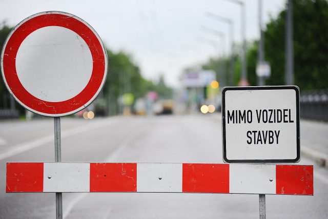 Silničáři uzavřeli další silnici u Slavkova.  (Ilustrační foto) | foto: Honza Ptáček,  Český rozhlas