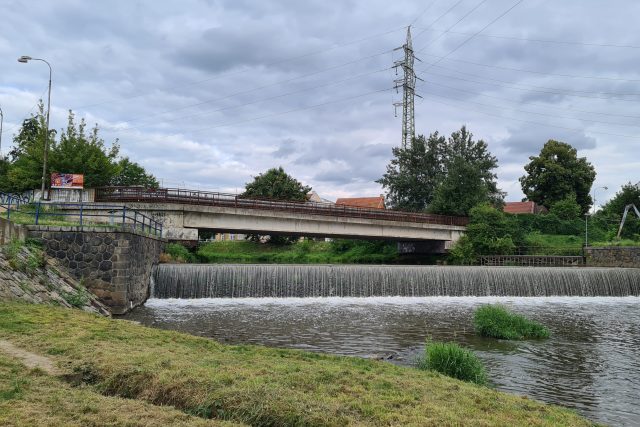 Jedna z přístupových cest do areálu Nové Zbrojovky vede přes most,  který patří Zetoru | foto: Tomáš Kremr,  Český rozhlas