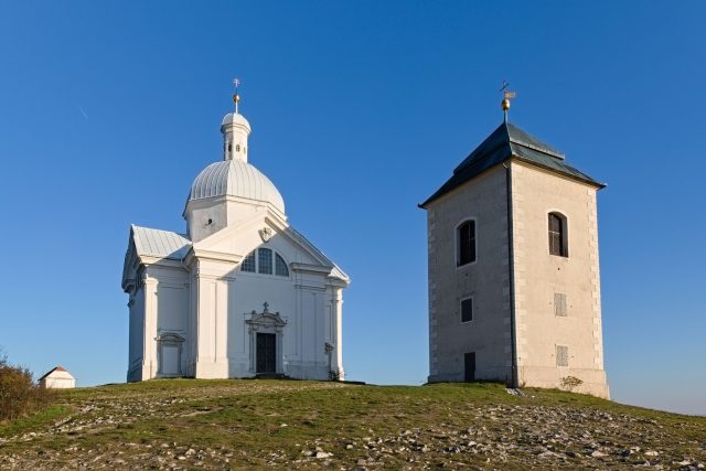 Kaple se zvonicí na Svatém kopečku v Mikulově je výraznou krajinnou dominantou | foto: Zdeněk Truhlář,  Český rozhlas