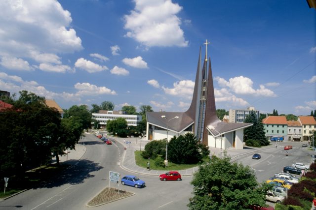 Náměstí TGM v Břeclavi s kostelem svatého Václava | foto: ČTK