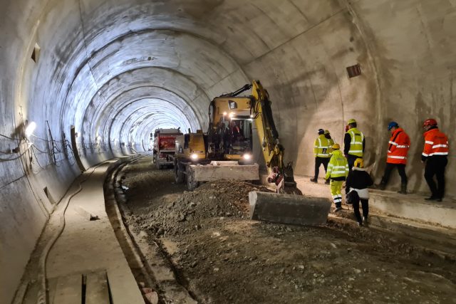 Hrubá stavba tramvajového tunelu v Brně podél budoucího VMO Žabovřeská | foto: Tomáš Kremr,  Český rozhlas